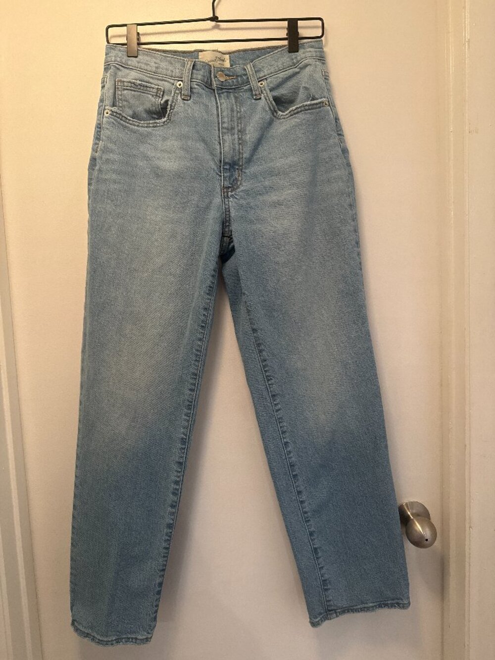 Universal Thread | High Rise 90s Straight Jeans | Light Wash Raw Hem | 8 Short